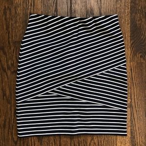 Navy and white fitted skirt